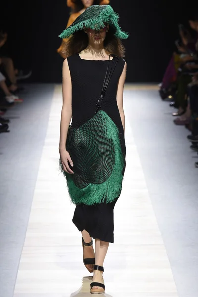 Look 24